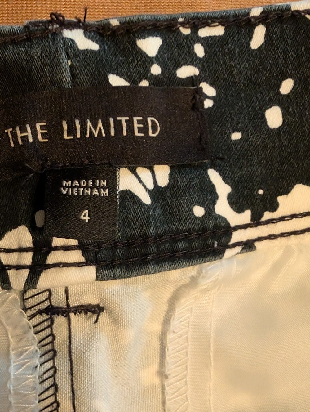 The Limited Basic Tailored Shorts- Black and White Floral - Picture 2 of 12